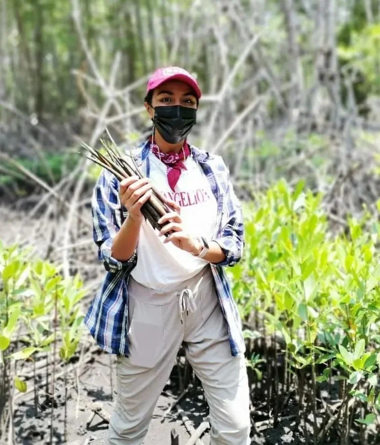 Fb4cb307 2322 4170 8f4e 4a94396ea2d3